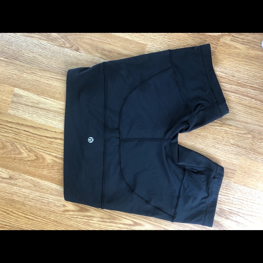 Lululemon Sz 6 workout shorts
